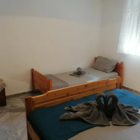 Ekaterini Apartman Néa Péramos